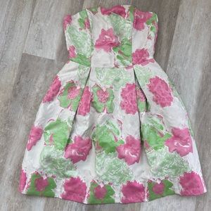 Short, Strapless Cocktail Dresss